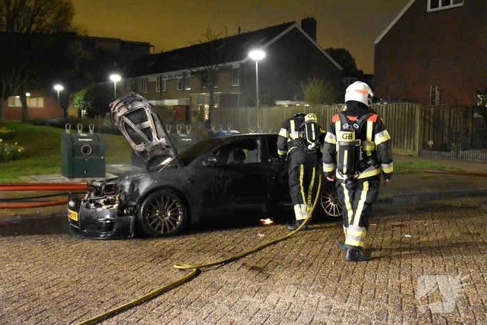 Auto verwoest door brand