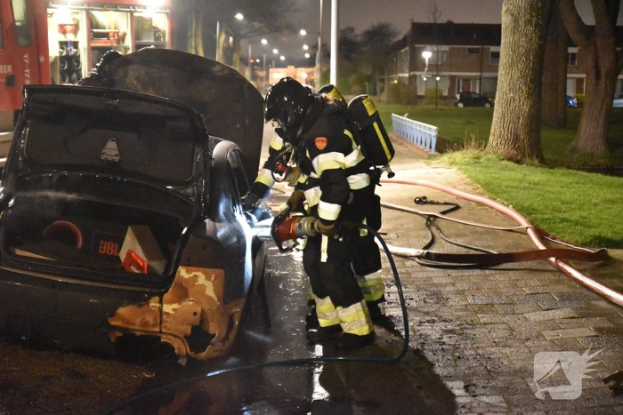 Auto verwoest door brand