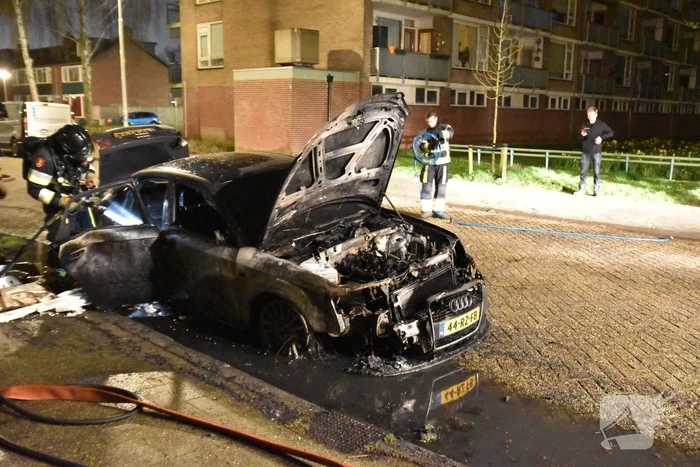Auto verwoest door brand
