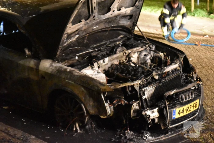 Auto verwoest door brand