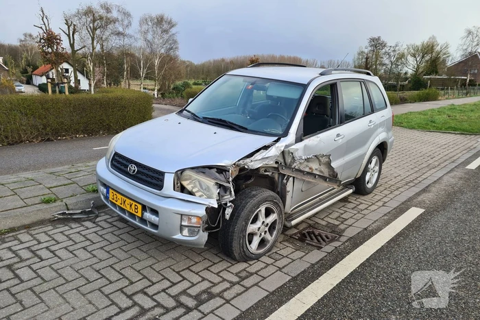 Veel schade bij ongeval tussen vier voertuigen