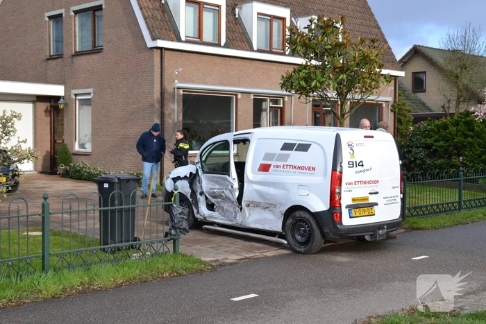 Veel schade bij ongeval tussen vier voertuigen