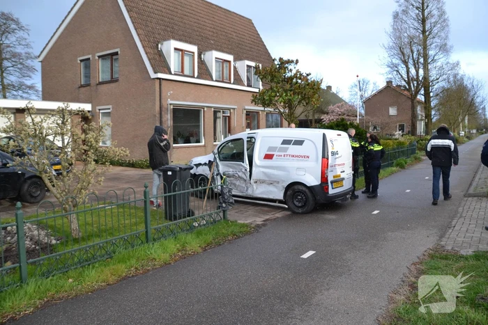 Veel schade bij ongeval tussen vier voertuigen