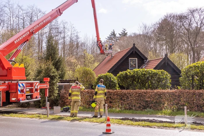 Brand in schoorsteen van vrijstaande woning