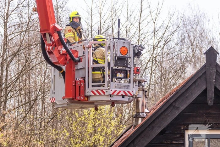 Brand in schoorsteen van vrijstaande woning