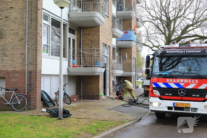 Verdieping flatgebouw ontruimd door brand