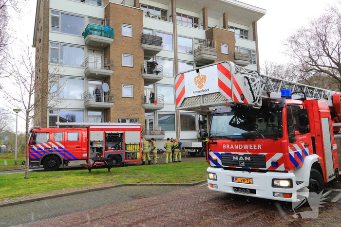 Verdieping flatgebouw ontruimd door brand
