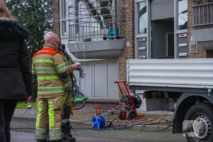 Verdieping flatgebouw ontruimd door brand