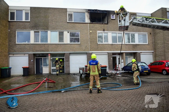Slaapkamer compleet verwoest door uitslaande brand
