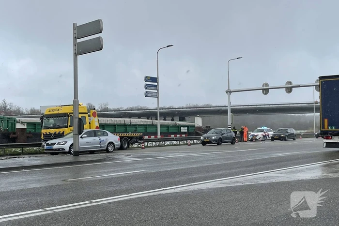 Persoon valt in ruim van boot tijdens lossen