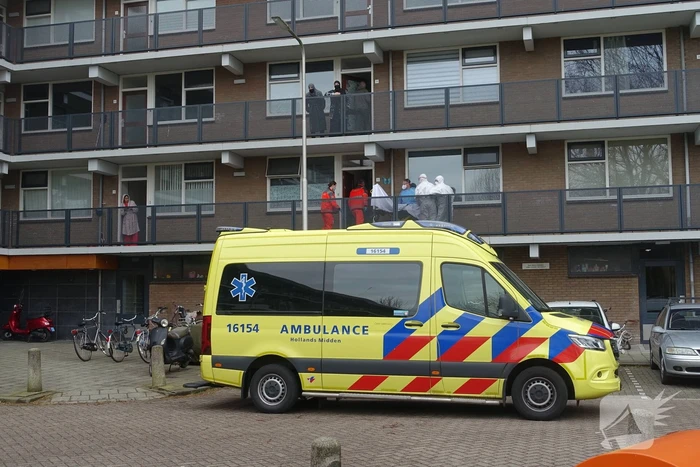Traumahelikopter landt bij CVV De Jodan Boys