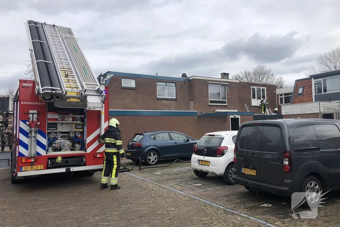 Brand op dak van woning