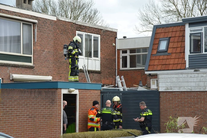 Brand op dak van woning