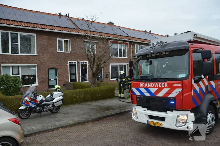 Brandweer doet controle na vermoedelijke brand in woning