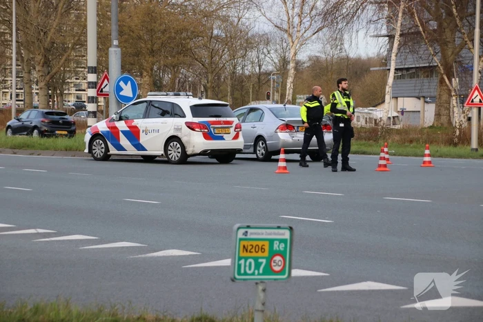 Veel schade na kop-staart botsing tussen twee personenauto