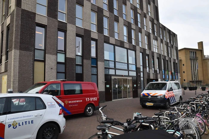 Brandweer doet onderzoek naar fles met vloeistof