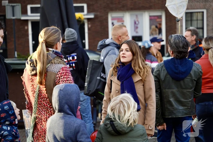 Fakkeltocht tegen coronabeleid en voor het vertrek van Mark Rutte