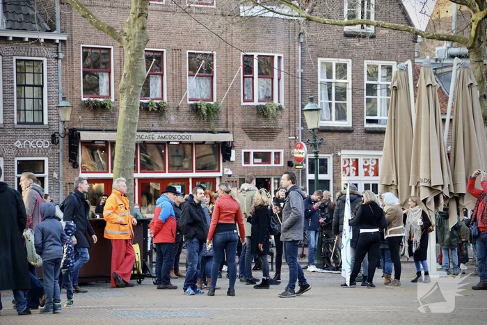 Fakkeltocht tegen coronabeleid en voor het vertrek van Mark Rutte