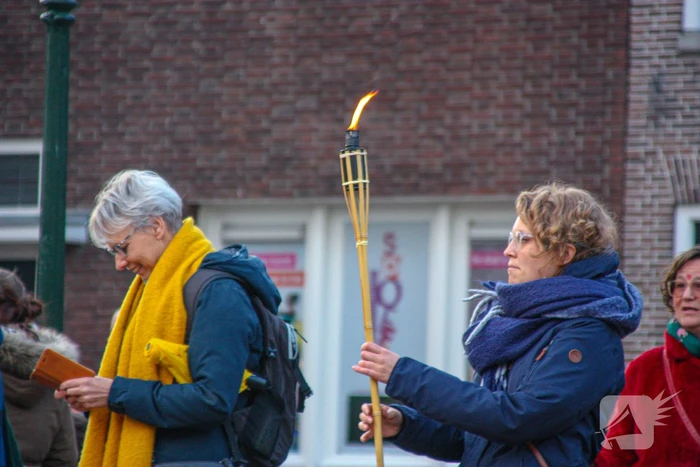 Fakkeltocht tegen coronabeleid en voor het vertrek van Mark Rutte