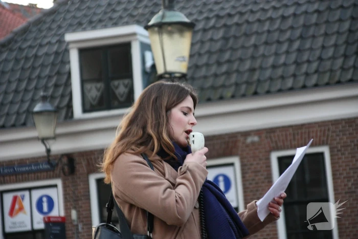 Fakkeltocht tegen coronabeleid en voor het vertrek van Mark Rutte