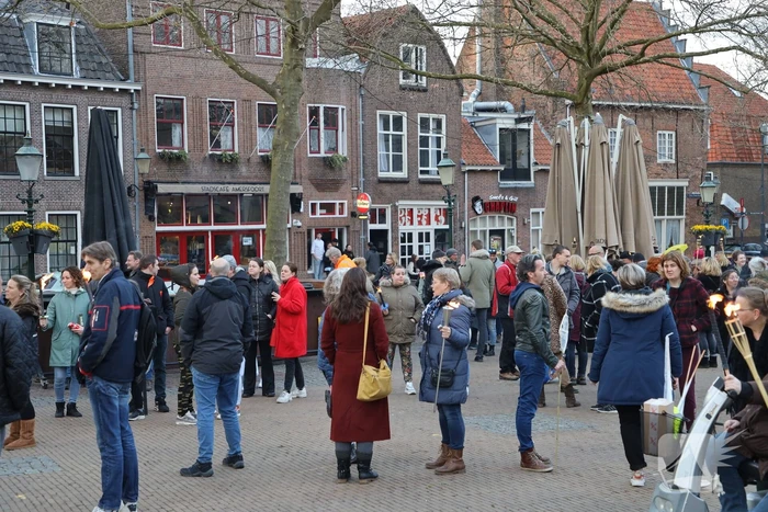 Fakkeltocht tegen coronabeleid en voor het vertrek van Mark Rutte