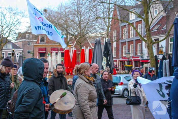 Fakkeltocht tegen coronabeleid en voor het vertrek van Mark Rutte