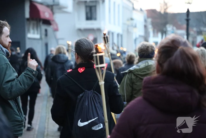 Fakkeltocht tegen coronabeleid en voor het vertrek van Mark Rutte