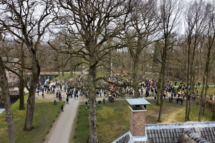 Demonstratie Kasteel Groeneveld tegen coronabeleid