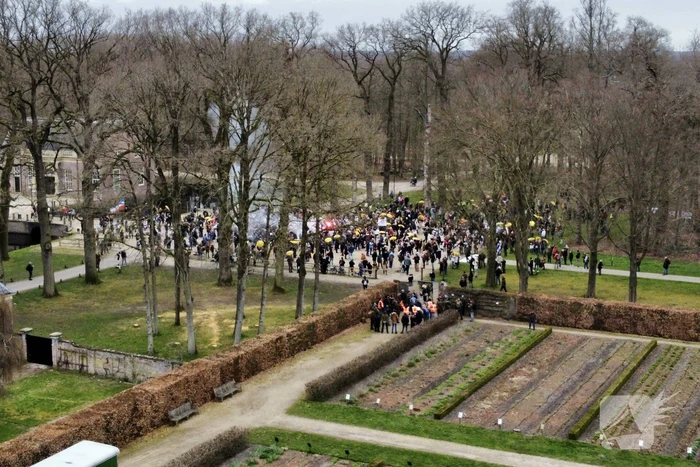 Demonstratie Kasteel Groeneveld tegen coronabeleid