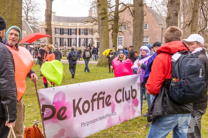 Demonstratie Kasteel Groeneveld tegen coronabeleid