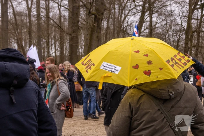 Demonstratie Kasteel Groeneveld tegen coronabeleid