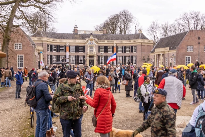 Demonstratie Kasteel Groeneveld tegen coronabeleid
