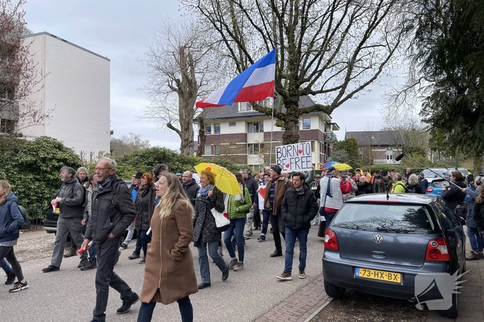 Demonstratie Kasteel Groeneveld tegen coronabeleid