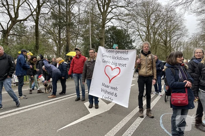 Demonstratie Kasteel Groeneveld tegen coronabeleid