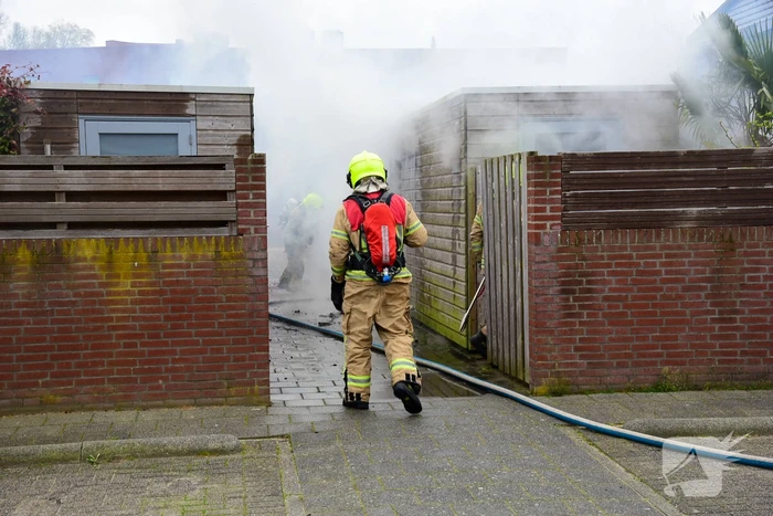 Uitslaande brand in schuur