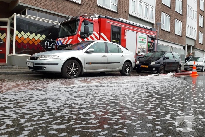 Brandweer pompt volgelopen kelder leeg