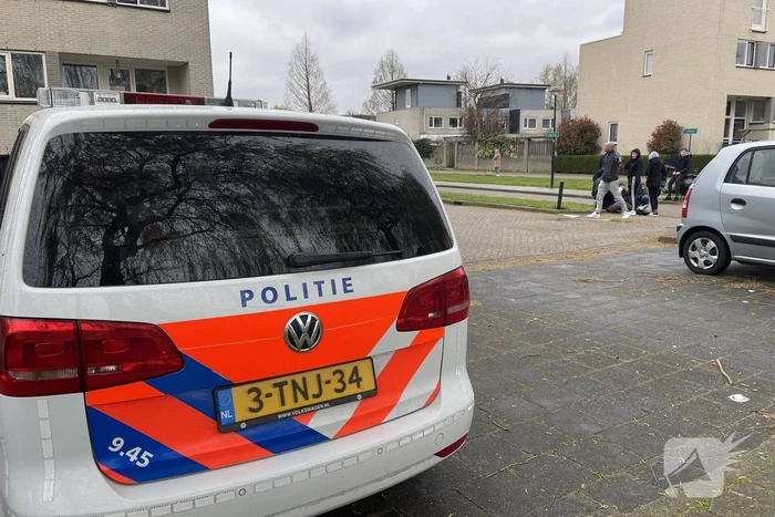 Twee personen met scooter onderuit