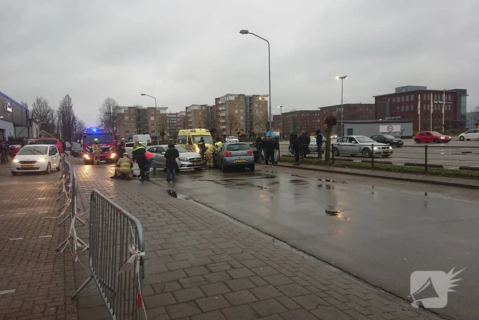 Personenauto's total-loss na frontale botsing