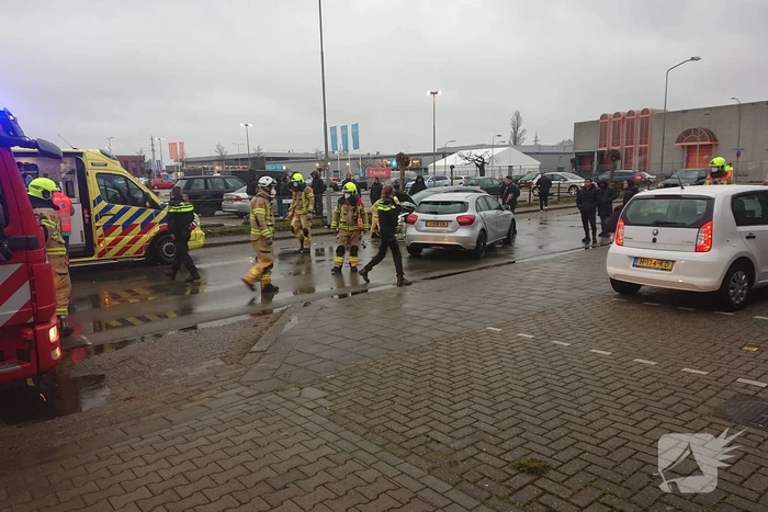 Personenauto's total-loss na frontale botsing