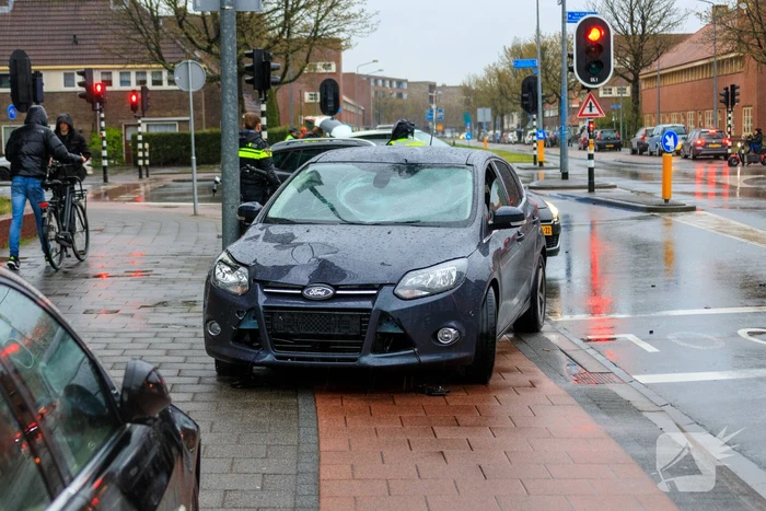 E-biker ernstig gewond bij aanrijding met auto