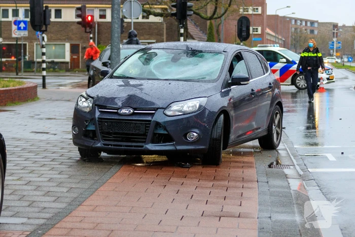 E-biker ernstig gewond bij aanrijding met auto