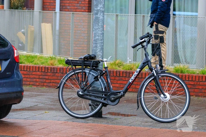 E-biker ernstig gewond bij aanrijding met auto