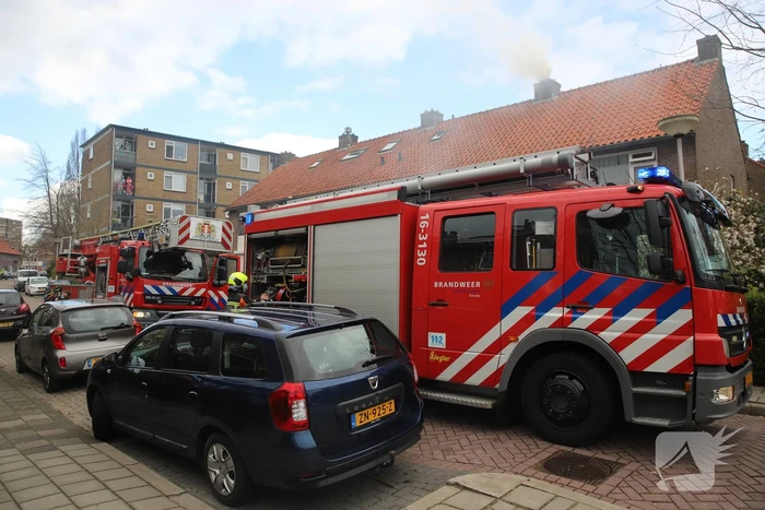 Veel rook bij brand in schoorsteen