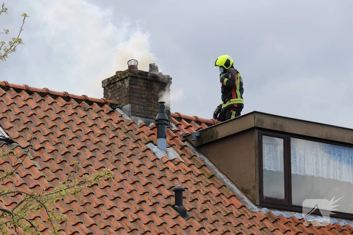 Veel rook bij brand in schoorsteen
