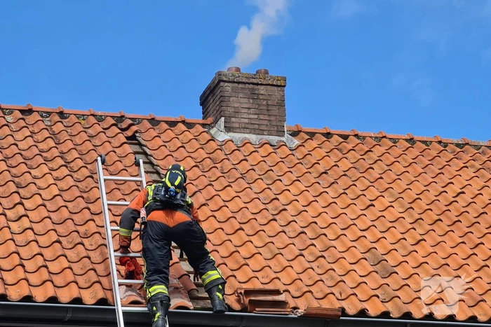 Veel rook bij brand in schoorsteen