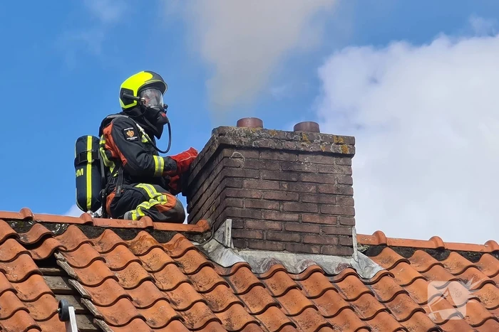 Veel rook bij brand in schoorsteen