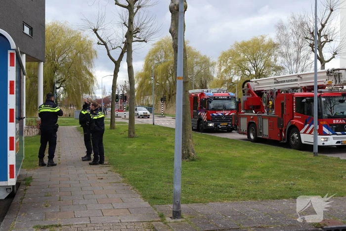 Brandweer ventileert woning na keukenbrand