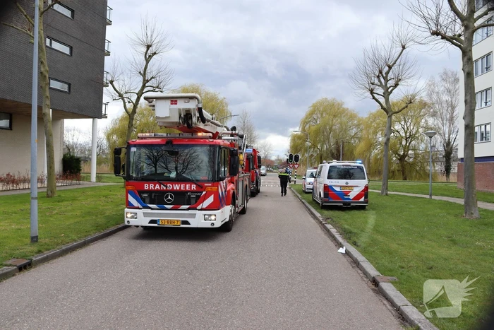 Brandweer ventileert woning na keukenbrand