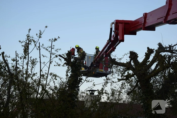 Brandweer blust schoorsteenbrand