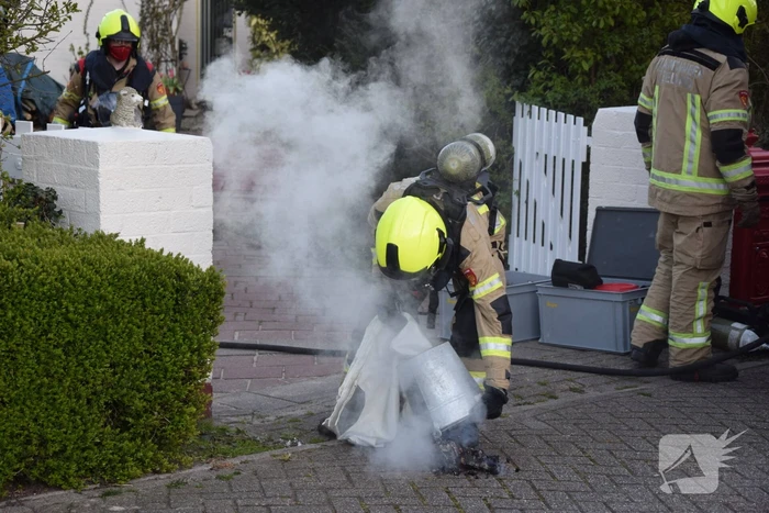 Brandweer blust schoorsteenbrand